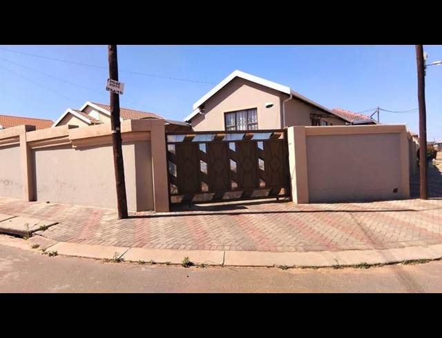 3 BEDROOM PROPERTY TO RENT IN KAGISO