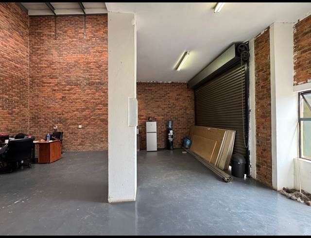 114M² WAREHOUSE TO LET IN CLAYVILLE