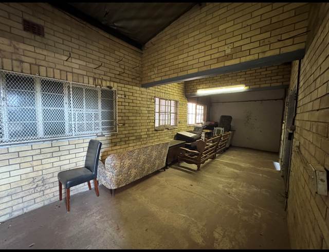 1,200M² WAREHOUSE TO LET IN ROODEPOORT CENTRAL