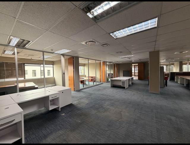 890M² OFFICE TO LET IN DE WATERKANT