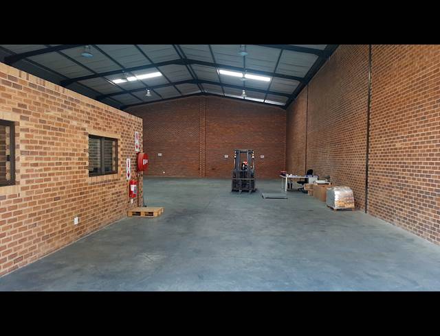 530M² WAREHOUSE TO LET IN POMONA