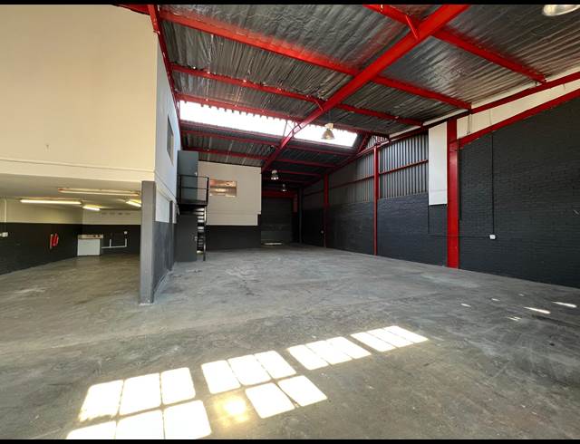 431M² WAREHOUSE TO LET IN STRIJDOMPARK