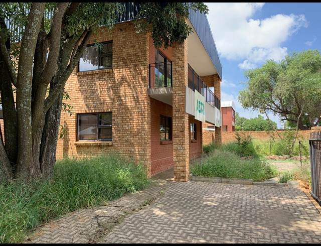 1,089M² WAREHOUSE TO LET IN LASER PARK