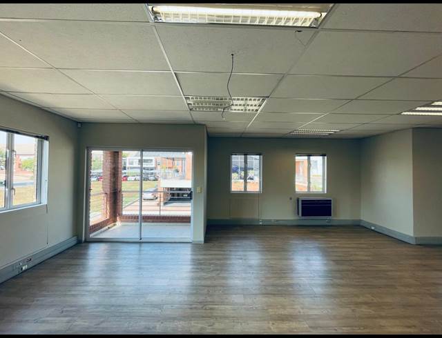 365M² OFFICE TO LET IN FOURWAYS