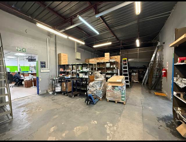 1,253M² WAREHOUSE TO LET IN FERNDALE