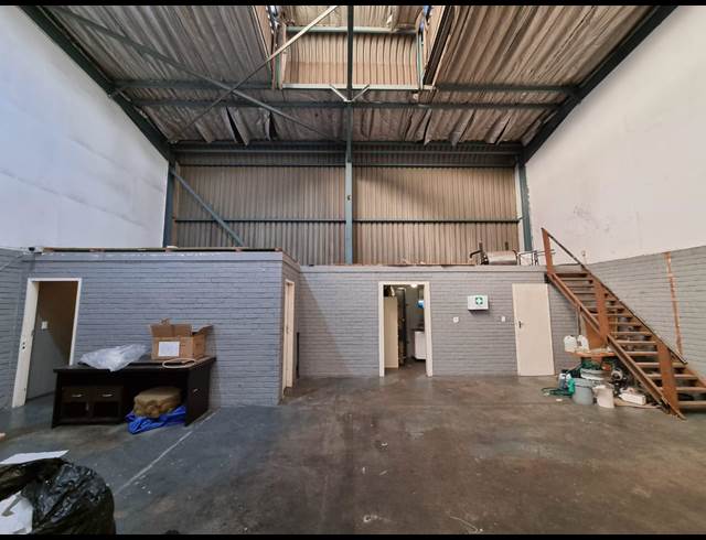 374M² WAREHOUSE RENTED IN SEBENZA