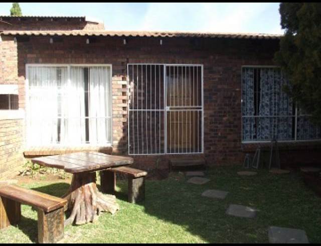 2 bed property to rent in PELLISSIER