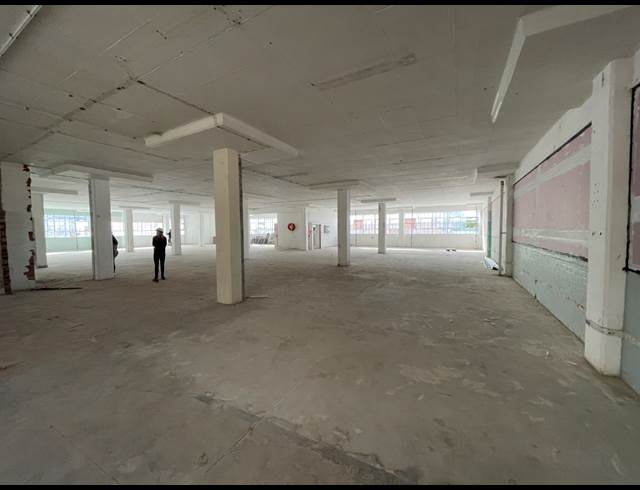 1,600M² OFFICE TO LET IN GARDENS