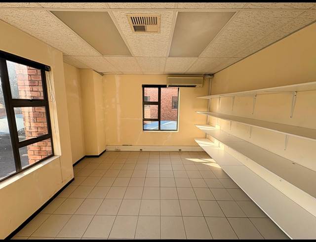 144M² OFFICE TO LET IN FOURWAYS