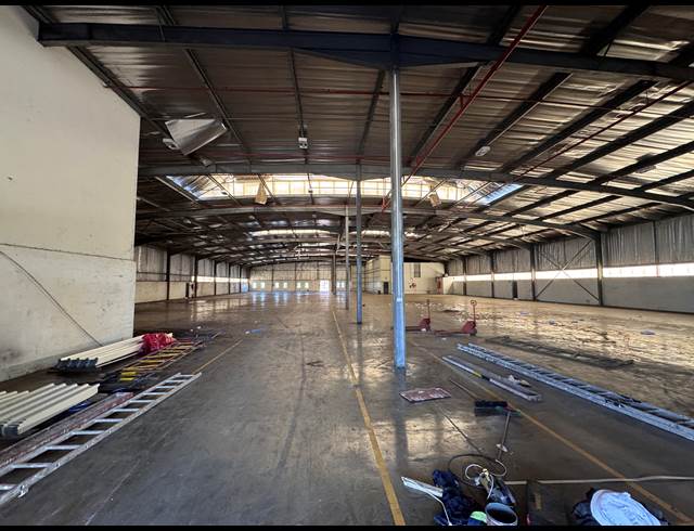 3,501M² WAREHOUSE TO LET IN SPRINGFIELD