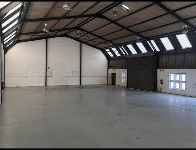550M² WAREHOUSE RENTED IN STIKLAND INDUSTRIAL