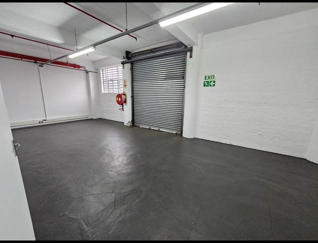 530M² WAREHOUSE TO LET IN PAARDEN EILAND