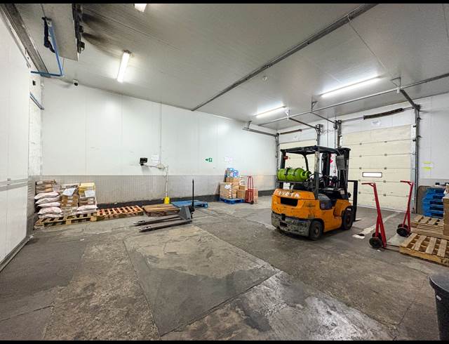 2,300M² WAREHOUSE TO LET IN WESTMEAD