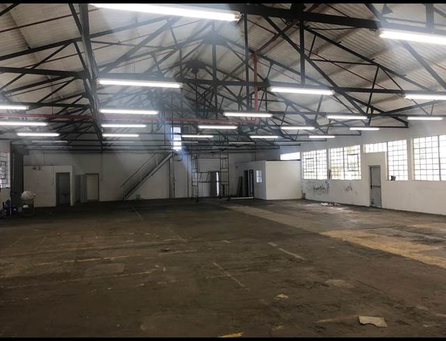 889M² WAREHOUSE TO LET IN BELLVILLE SOUTH