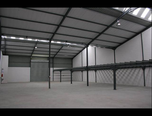 900M² FACTORY TO LET IN RACING PARK