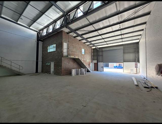 928M² WAREHOUSE TO LET IN FIRGROVE INDUSTRIAL ESTATE