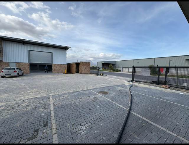 462.20M² WAREHOUSE TO LET IN FIRGROVE