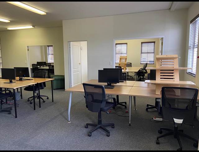 183M² OFFICE TO LET IN WESTLAKE