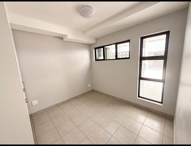 1 BEDROOM PROPERTY TO RENT IN HILLCREST CENTRAL