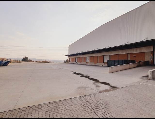 8,470M² WAREHOUSE TO LET IN LINBRO PARK