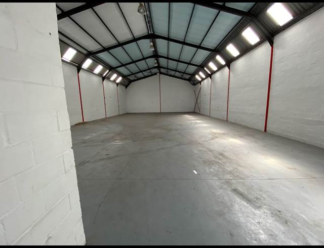 500M² WAREHOUSE TO LET IN KILLARNEY GARDENS