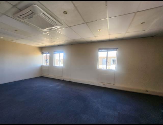 261M² OFFICE TO LET IN HALFWAY HOUSE
