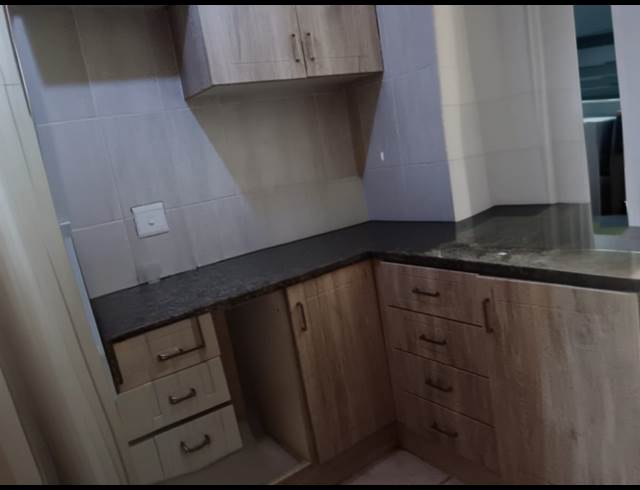 1 BEDROOM FLAT TO LET IN YELLOWWOOD PARK