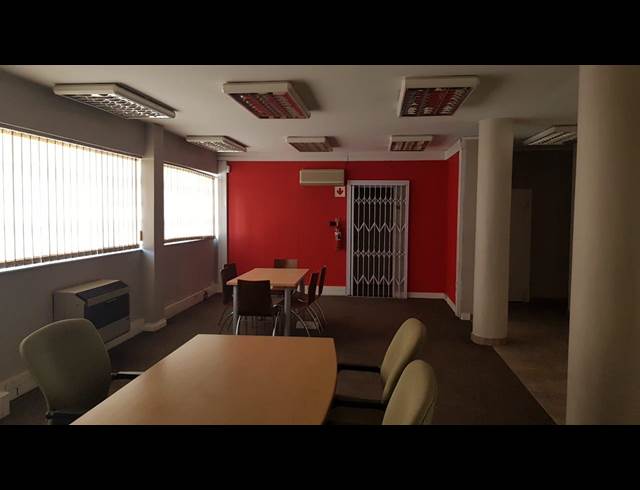 900M² OFFICE TO LET IN TULISA PARK