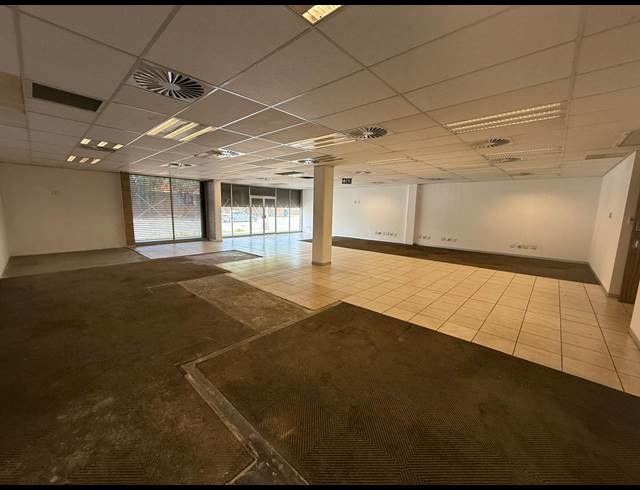 207M² RETAIL TO LET IN INDUSTRIA WEST