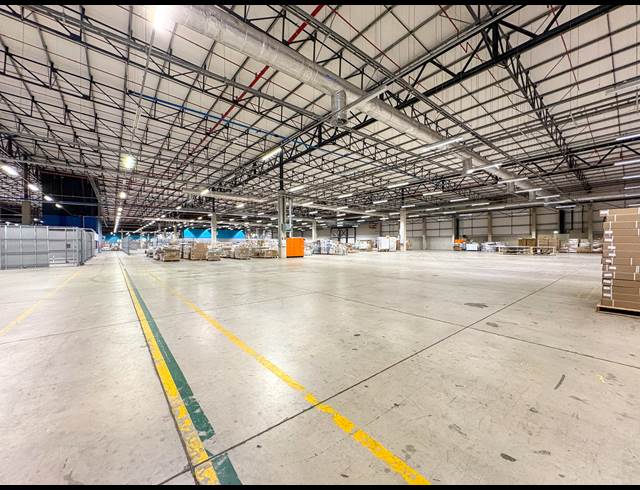 7,390M² WAREHOUSE TO LET IN CORNUBIA