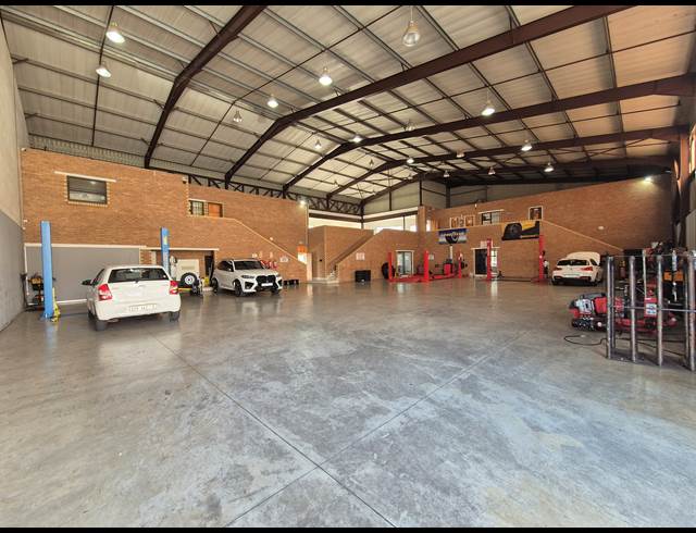920M² WAREHOUSE TO LET IN AIRPORT PARK