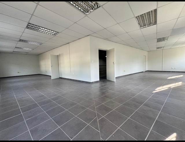 1,500M² WAREHOUSE TO LET IN BRIARDENE