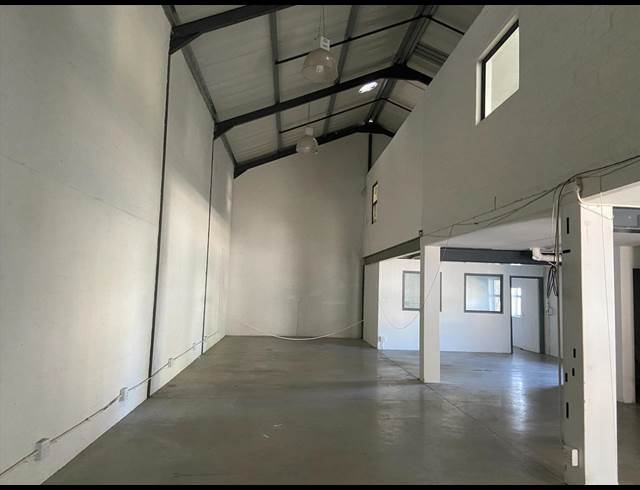 230M² WAREHOUSE TO LET IN WESTLAKE