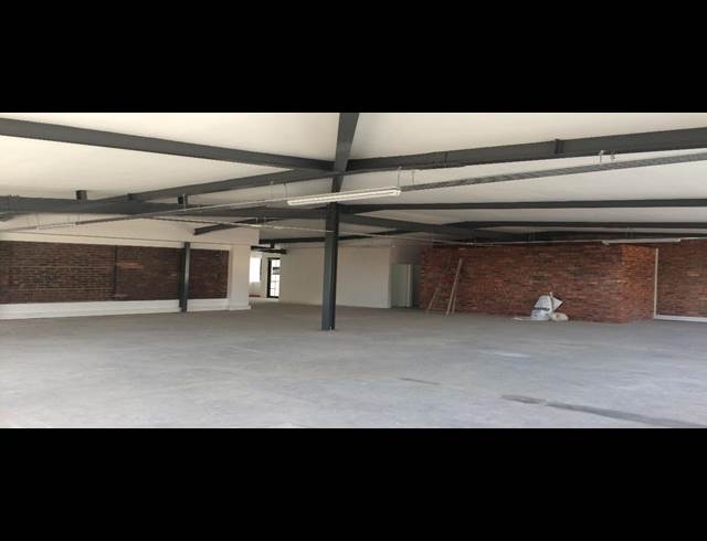 154M² OFFICE TO LET IN WOODSTOCK