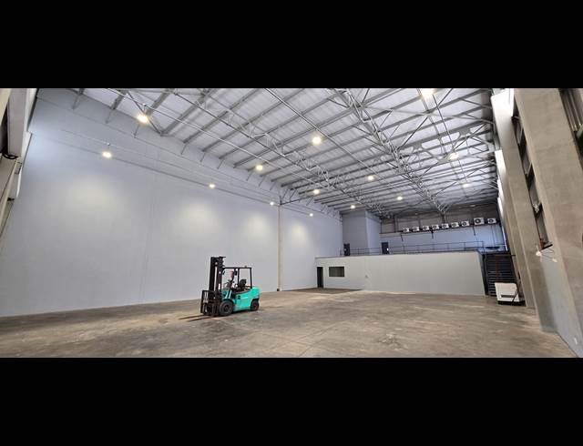 1,122M² WAREHOUSE TO LET IN LANSERIA