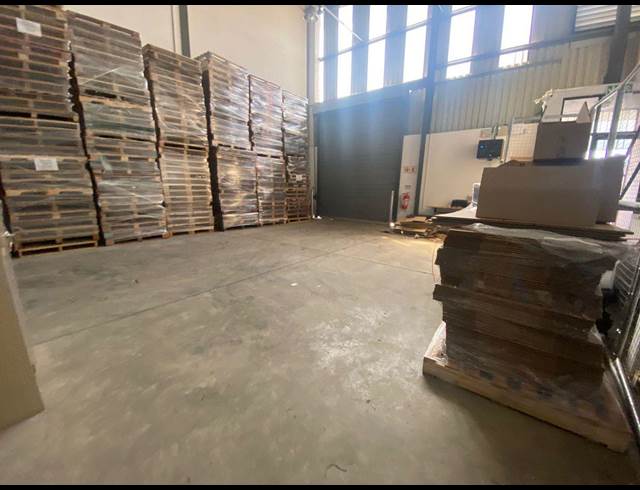 246M² WAREHOUSE TO LET IN MEADOWDALE