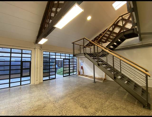 261M² OFFICE TO LET IN SALT RIVER