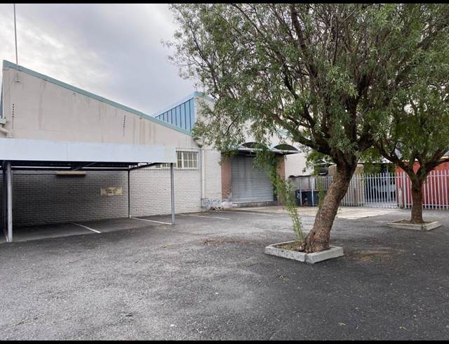 2,194M² WAREHOUSE TO LET IN CLAREMONT