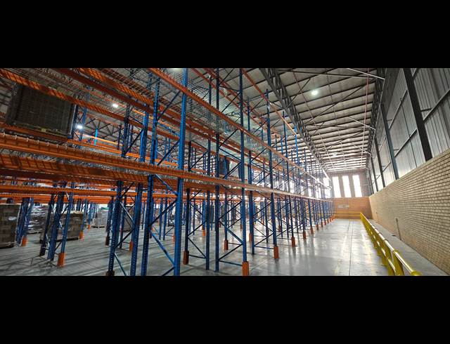 3,800M² WAREHOUSE TO LET IN NORTH RIDING