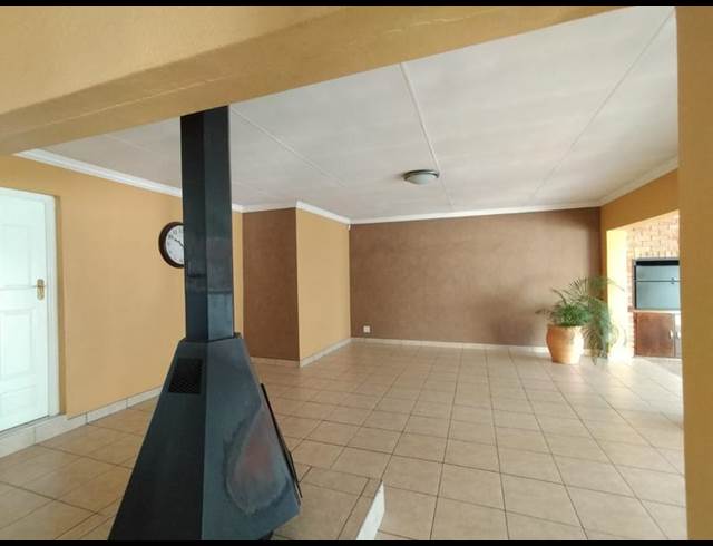 3 BEDROOM PROPERTY TO RENT IN GLEN MARAIS