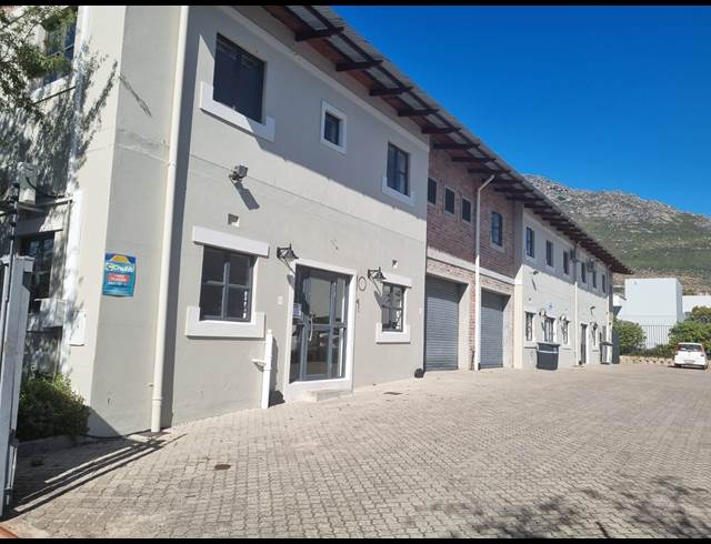 221M² WAREHOUSE RENTED IN WESTLAKE