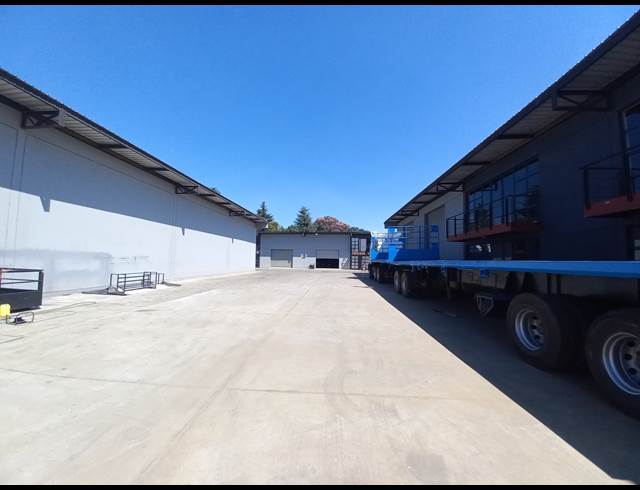 1,309M² WAREHOUSE TO LET IN POMONA