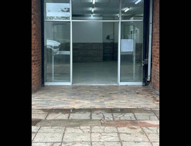 90M² OFFICE TO LET IN WHITE RIVER CENTRAL