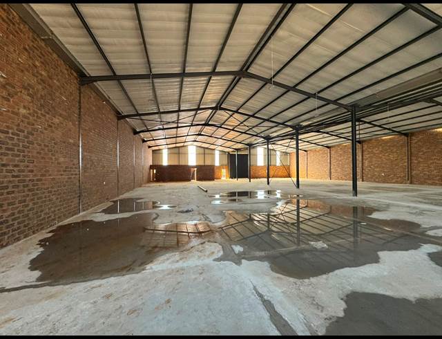 1,114M² WAREHOUSE TO LET IN AEROTON