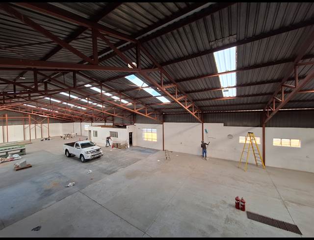 1,200M² WAREHOUSE TO LET IN STORMILL