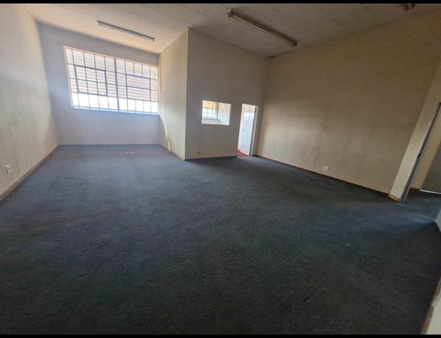 900M² WAREHOUSE TO LET IN BENROSE