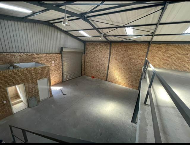 455M² WAREHOUSE TO LET IN CROWN
