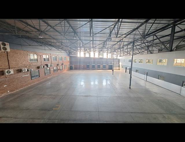 5,700M² WAREHOUSE TO LET IN FLORIDA GLEN