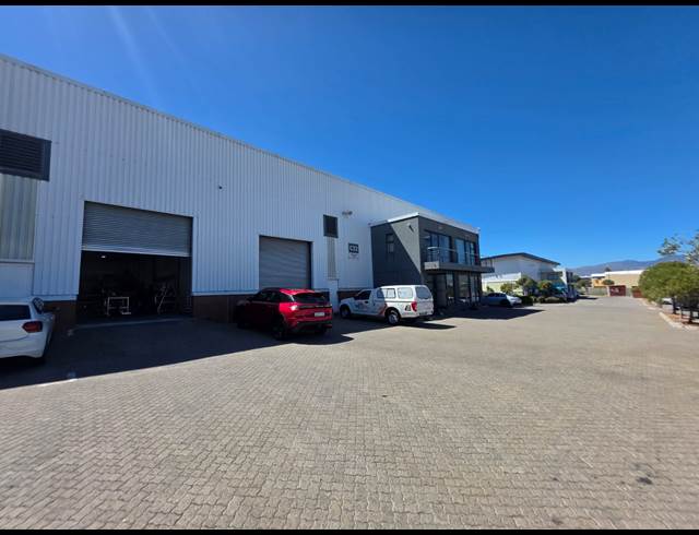 1,002M² WAREHOUSE TO LET IN MALL INTERCHANGE