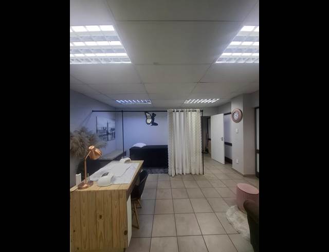 40M² OFFICE TO LET IN MONTANA PARK
